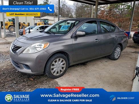 Used 2013 Nissan Versa SV image 1