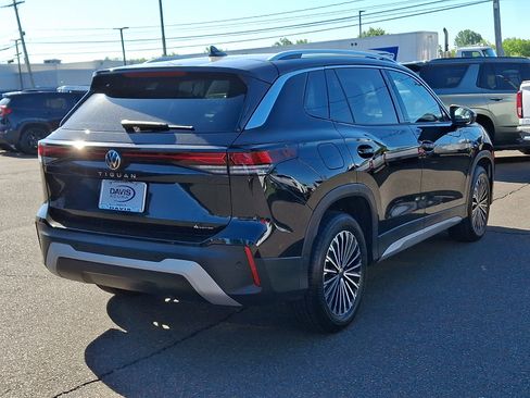 Used 2025 Volkswagen Tiguan S AWD/4WD image 4