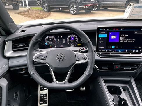 New 2026 Volkswagen Tiguan SE R-Line AWD/4WD image 4