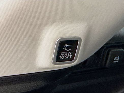 Used 2023 Jeep Grand Cherokee Laredo w/ Luxury Tech Group I AWD/4WD image 31