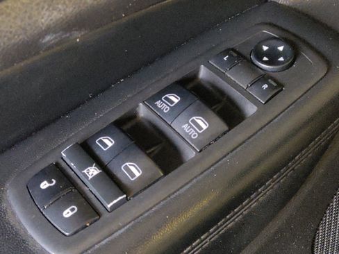 Used 2019 Jeep Grand Cherokee Altitude RWD image 27