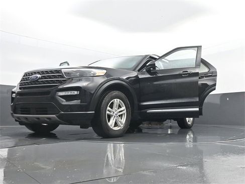 Used 2022 Ford Explorer XLT w/ Equipment Group 202A image 34