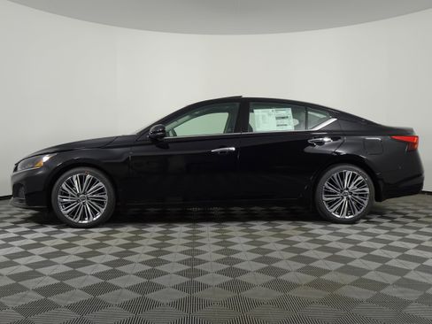 Used 2025 Nissan Altima 2.5 SL image 11