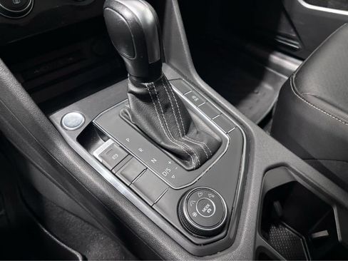 Used 2021 Volkswagen Tiguan SE w/ Panoramic Sunroof Package AWD/4WD image 23