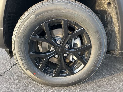 New 2026 Jeep Grand Cherokee Altitude AWD/4WD image 38