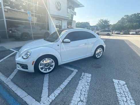 Used 2019 Volkswagen Beetle 2.0T Final Edition SEL FWD image 4