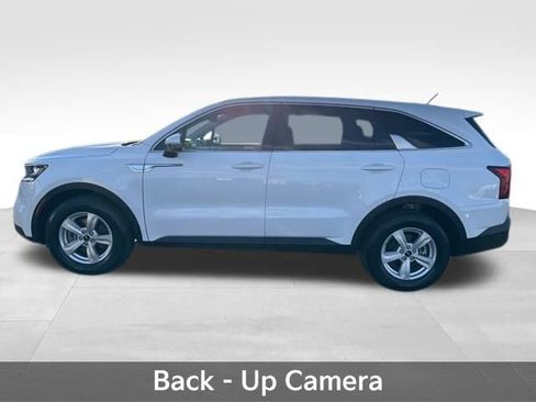 Used 2023 Kia Sorento LX image 6