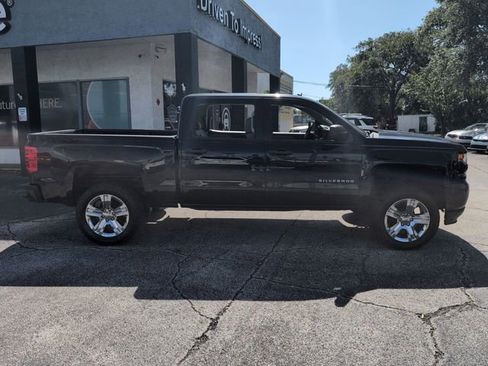 Used 2018 Chevrolet Silverado 1500 Custom w/ Custom Value Package RWD image 4