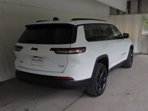 Used 2023 Jeep Grand Cherokee L Laredo AWD/4WD image 6