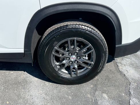 Used 2025 GMC Acadia Elevation image 10