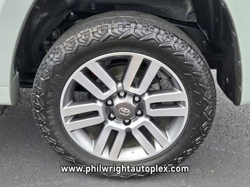 Used 2022 Toyota 4Runner TRD Sport AWD/4WD image 15