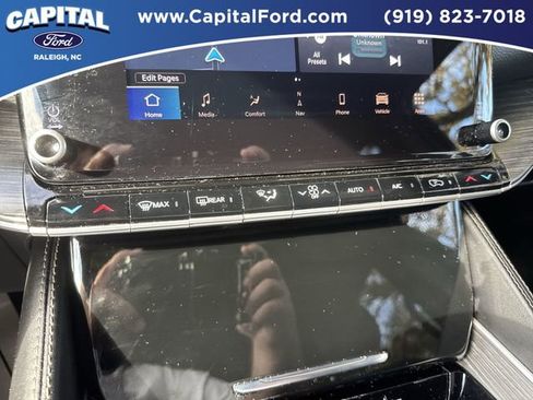 Used 2024 Jeep Wagoneer L Series II w/ Flexible Seating Group image 28