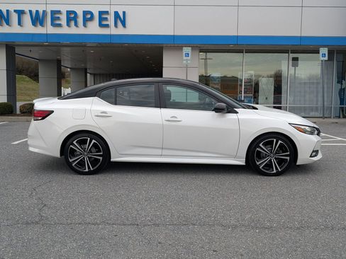 Used 2023 Nissan Sentra SR w/ Electronics Package image 2