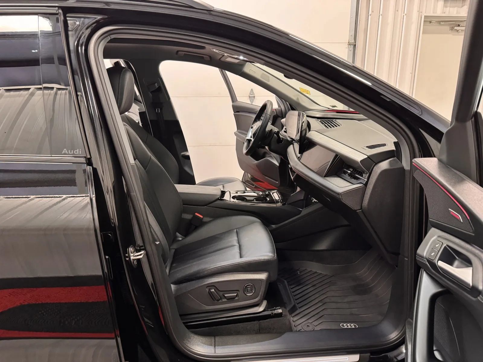 Used 2025 Audi Q6 e-tron Prestige w/ 20" Wheel Package AWD/4WD image 40