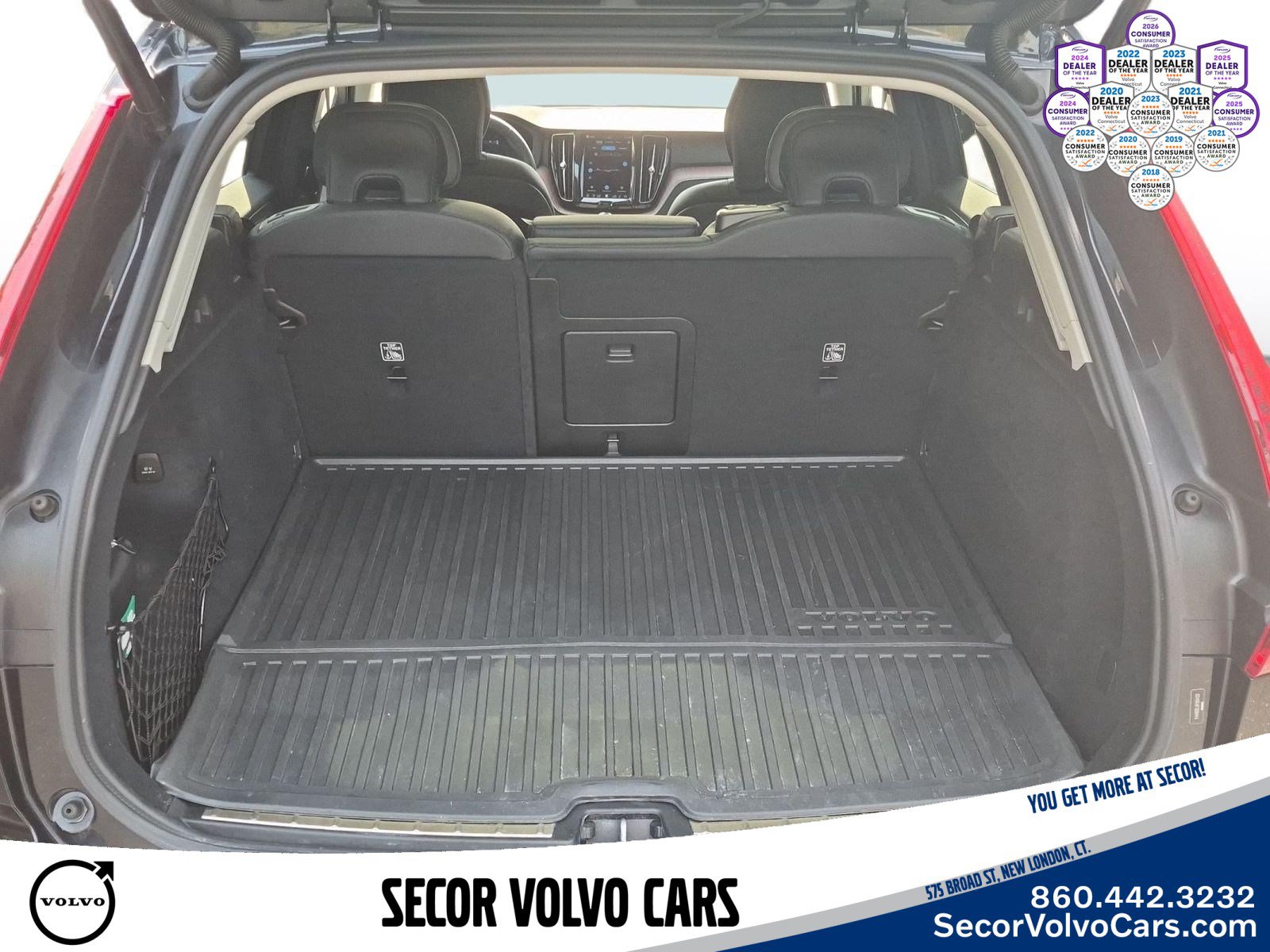 Certified 2024 Volvo XC60 T8 Plus w/ Protection Package Premier AWD/4WD image 7