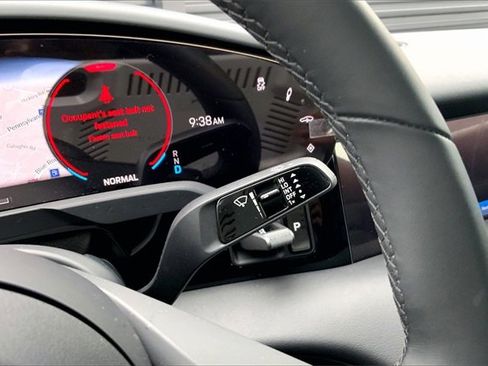 Used 2025 Porsche Taycan image 36