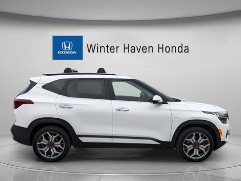 Used 2021 Kia Seltos SX w/ SX Sunroof Package image 9