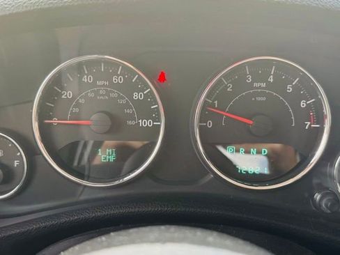 Used 2013 Jeep Wrangler Unlimited Sahara w/ Connectivity Group AWD/4WD image 17