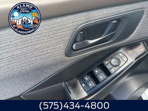 Used 2023 Nissan Rogue S image 3