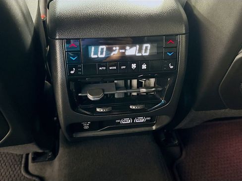 Used 2022 Jeep Grand Cherokee Summit w/ Luxury Tech Group V image 26