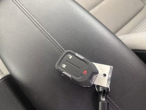 Used 2024 GMC Terrain SLE image 31