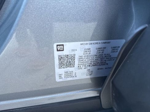 Used 2024 Chevrolet Trax LT w/ LT Convenience Package image 35