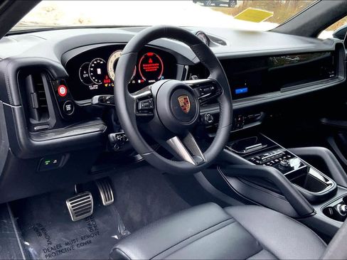 Used 2025 Porsche Cayenne GTS image 15