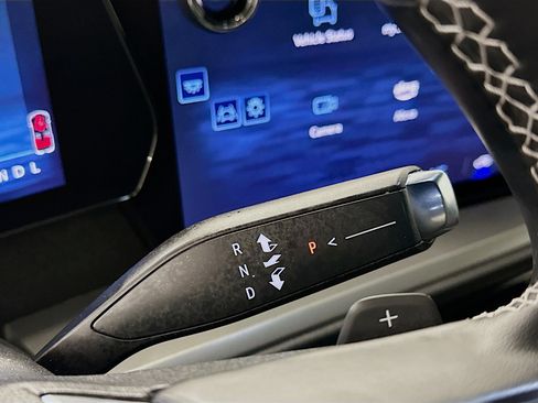 Used 2025 Chevrolet Traverse LT image 25