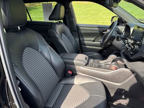 Used 2022 Toyota Highlander XSE AWD/4WD image 14