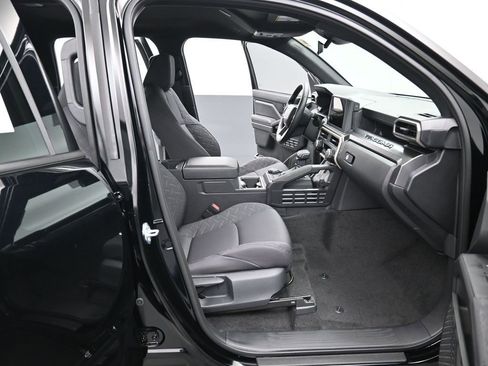 Certified 2025 Toyota Tacoma SR5 image 34