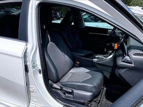 Used 2023 Toyota Camry SE FWD image 9