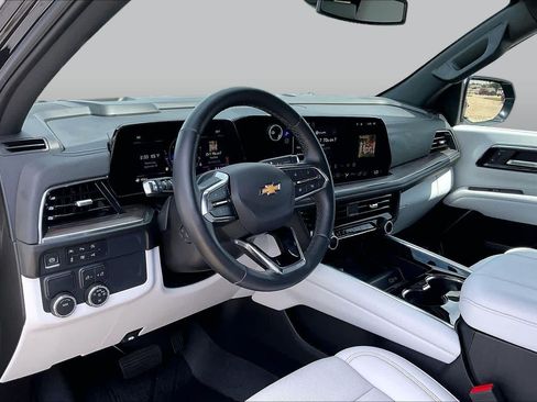 Used 2025 Chevrolet Tahoe Premier RWD image 17