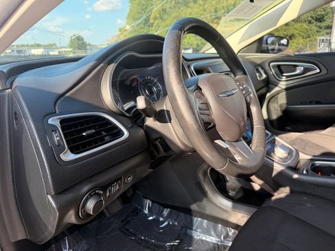 Used 2016 Chrysler 200 Limited w/ Convenience Group FWD image 17