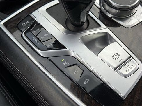 Used 2022 BMW 750i xDrive w/ M Sport Package image 23