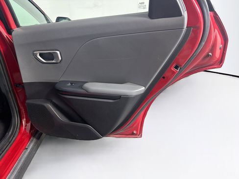 Used 2025 Kia K4 LXS image 31