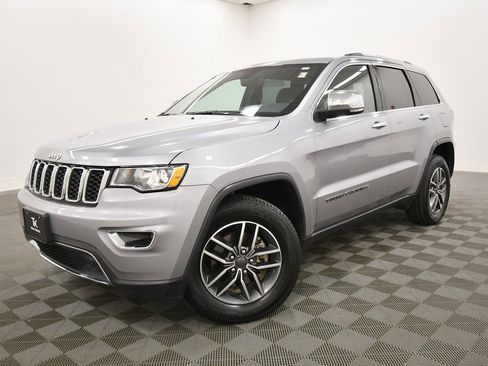Used 2020 Jeep Grand Cherokee Limited w/ Luxury Group II image 2
