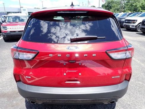 Used 2022 Ford Escape SE w/ SE Sport Appearance Package AWD/4WD image 6