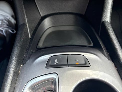 Used 2025 Chevrolet Malibu RS FWD image 32