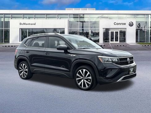 Used 2022 Volkswagen Taos SE FWD image 3