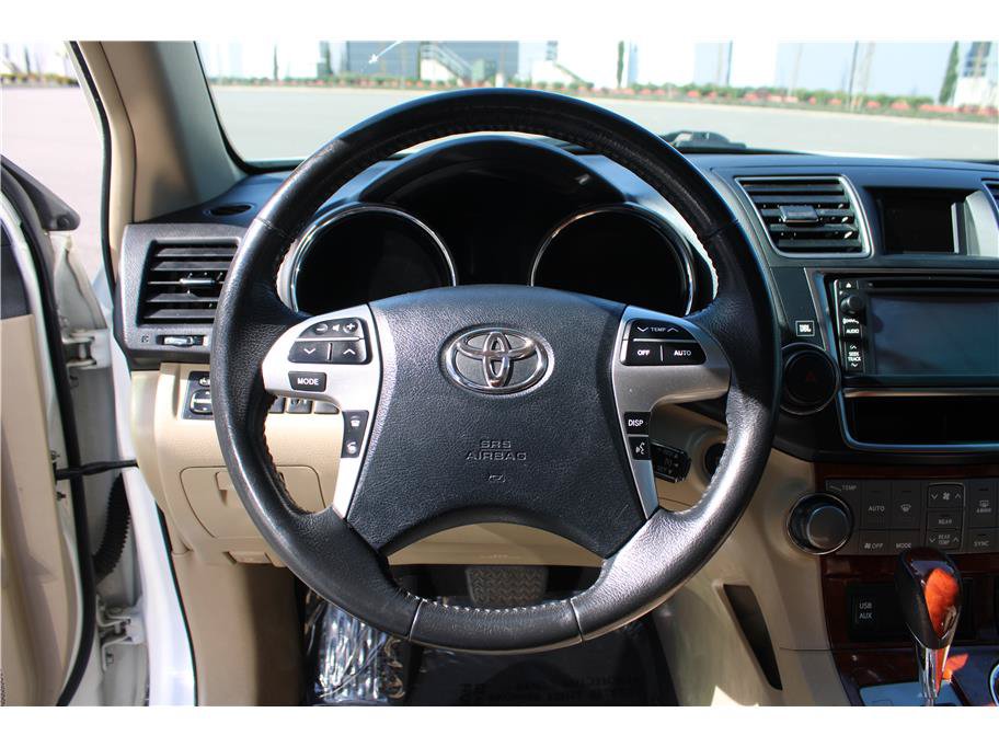 Used 2013 Toyota Highlander Limited AWD/4WD image 19