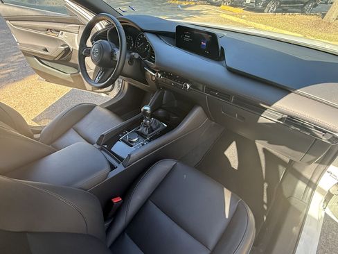 Used 2024 MAZDA MAZDA3 s image 21