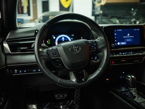 Used 2025 Toyota Camry SE FWD image 15