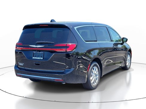 New 2026 Chrysler Pacifica Select FWD image 6