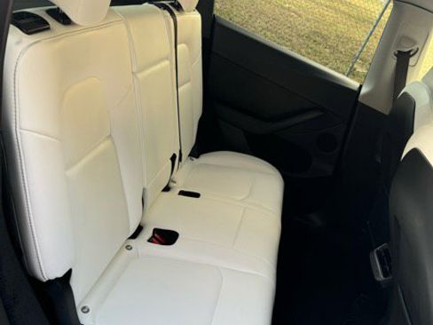 Used 2022 Tesla Model Y Performance image 22