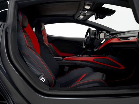 Used 2024 Lamborghini Revuelto image 58