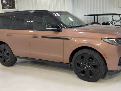 Used 2025 Lincoln Navigator Black Label AWD/4WD image 3