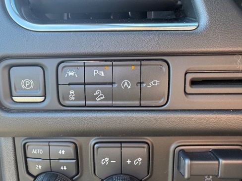 Used 2021 Chevrolet Tahoe Z71 w/ Z71 Off-Road Package image 33