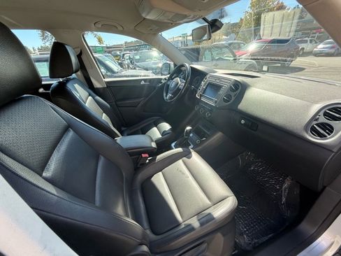 Used 2017 Volkswagen Tiguan S image 14