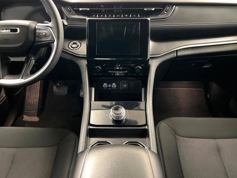 Used 2025 Jeep Grand Cherokee Laredo X w/ Luxury Tech Group I AWD/4WD image 13