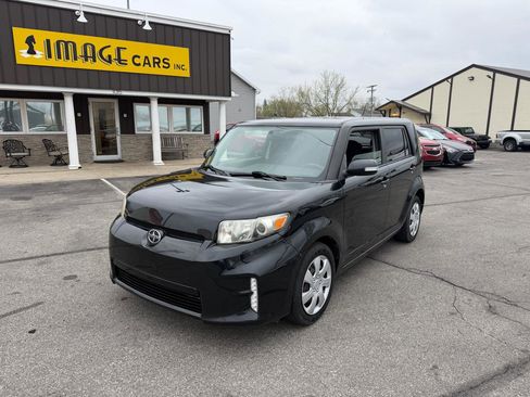 Used 2015 Scion xB image 2